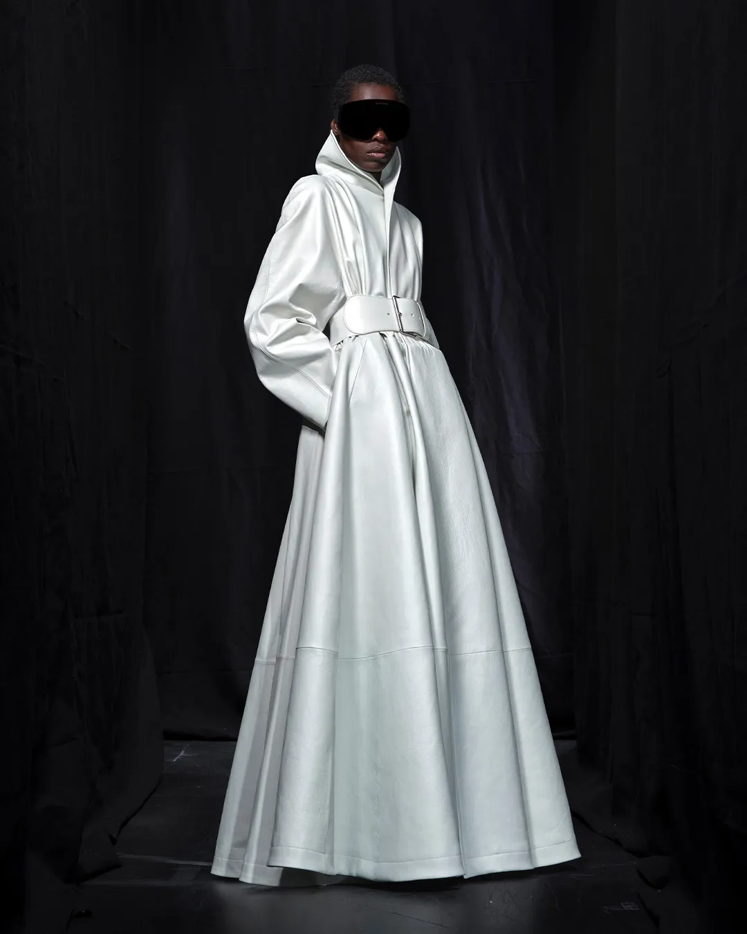 BALENCIAGA-WINTER-25-LOOK-76_AWAR.jpg