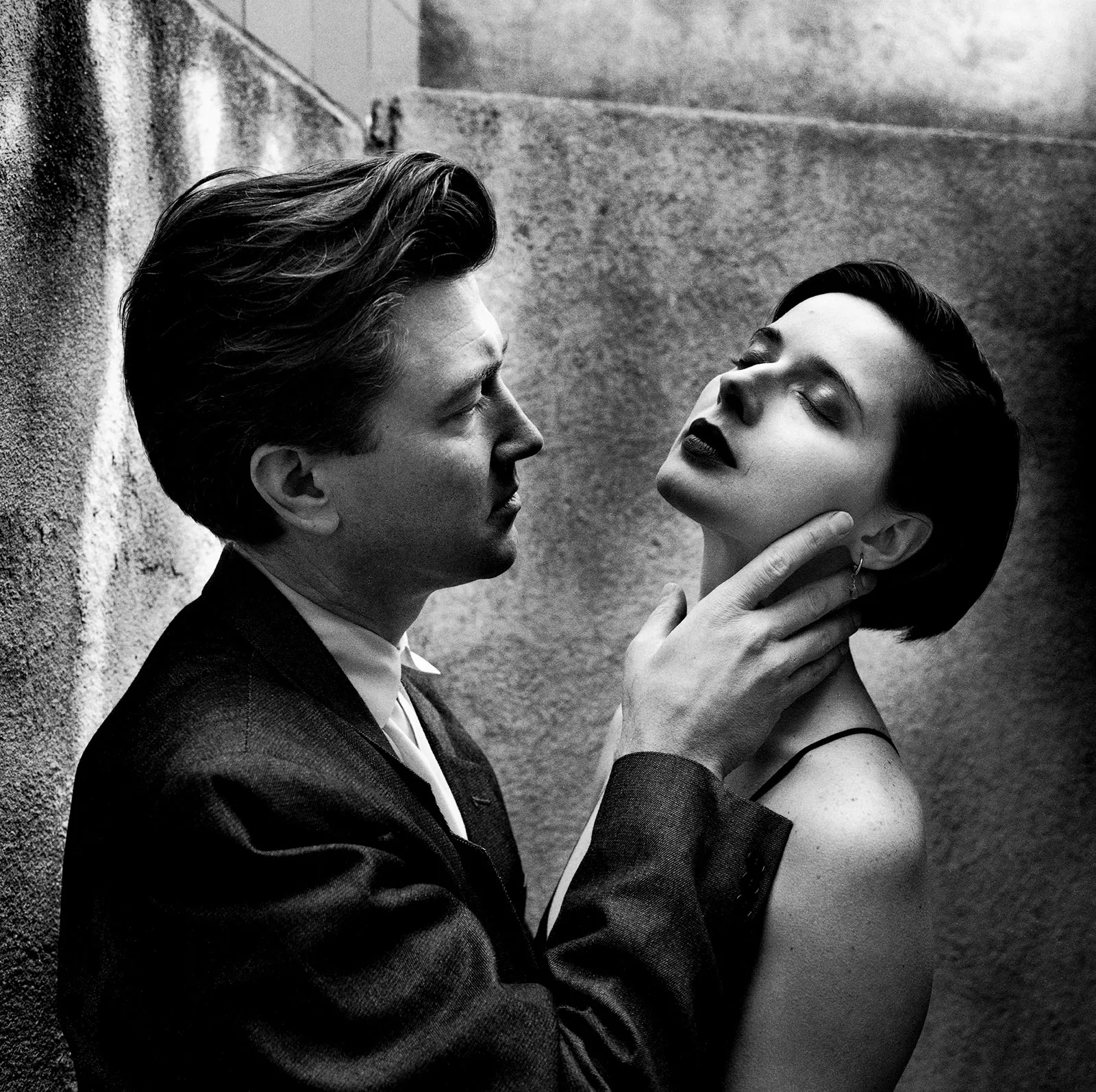 Helmut Newton 006 David Lynch and Isabelle Rossellini Los Angeles 1988 Foto Helmut Newton Helmut Newton Estate Courtesy Helmut Newton Foundation.jpg